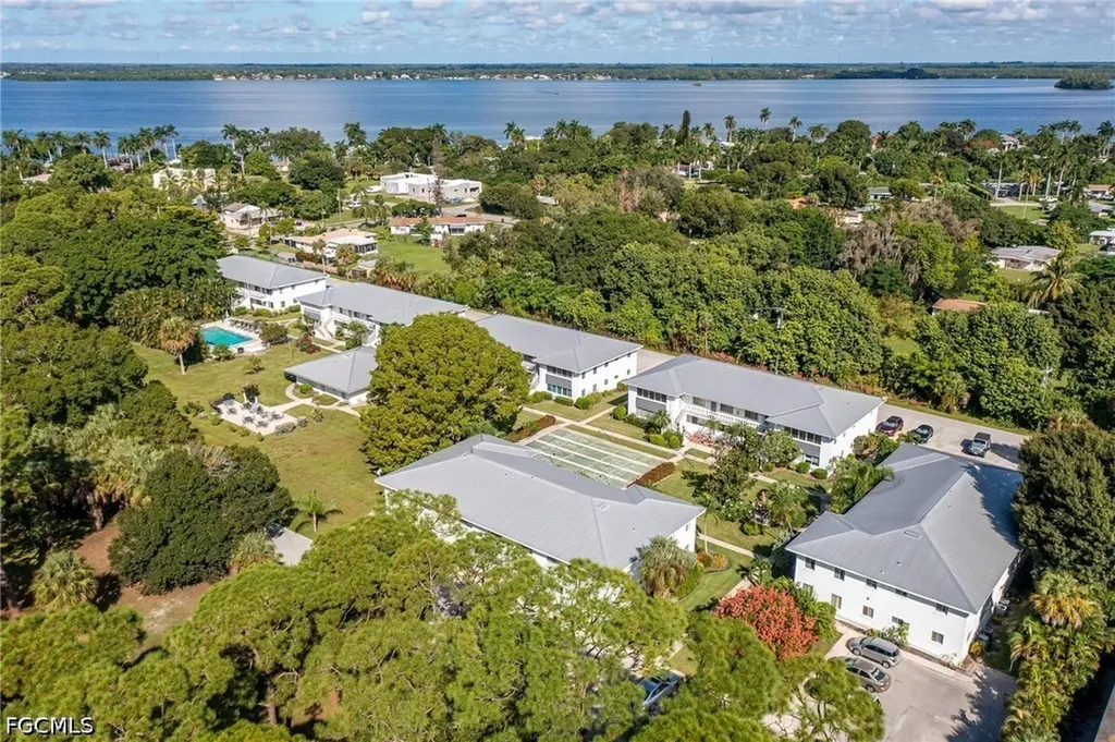 431 Van Buren Street Fort Myers FL 33916