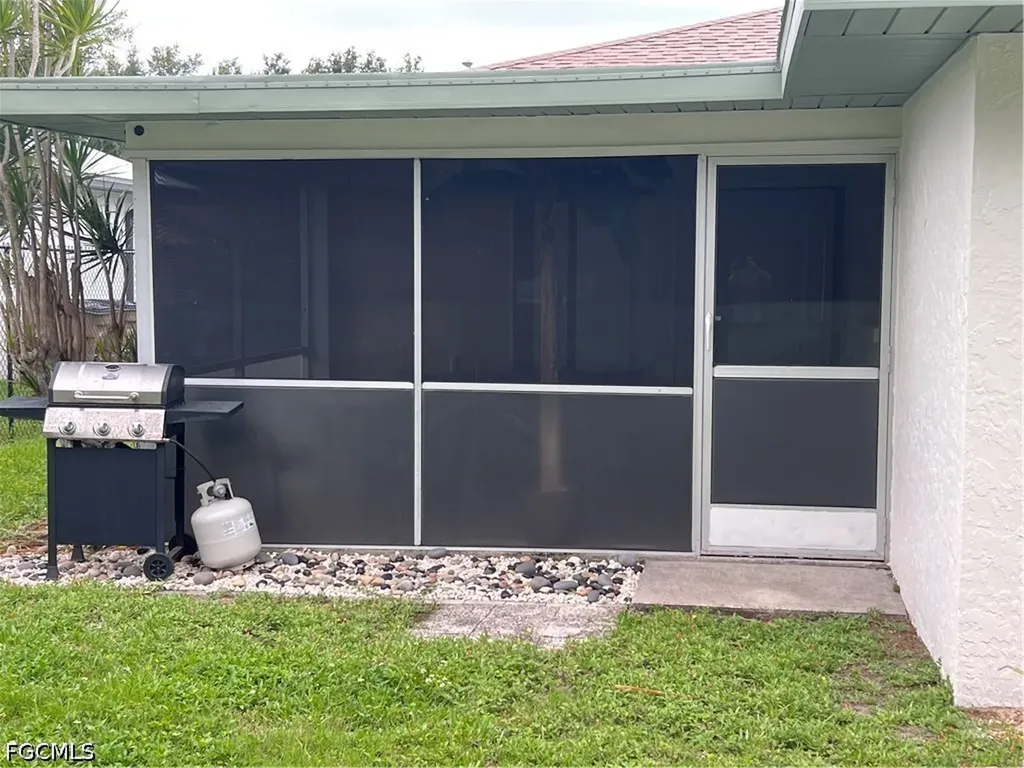 919 SE 14th Street Cape Coral FL 33990