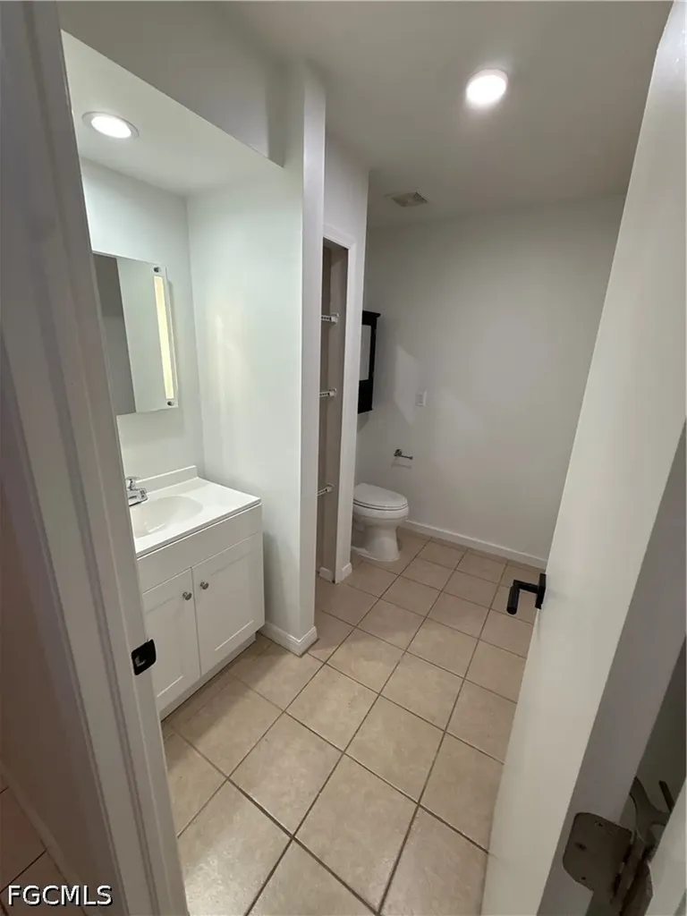 233 SW 43rd Street Cape Coral FL 33914