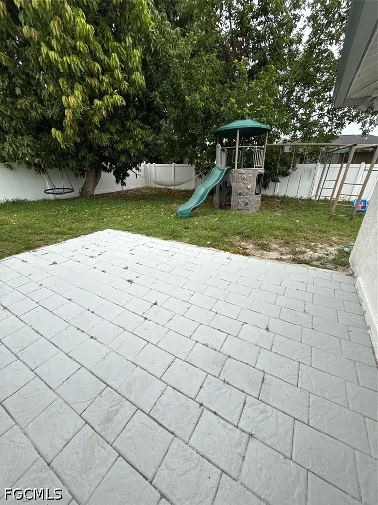 233 SW 43rd Street Cape Coral FL 33914