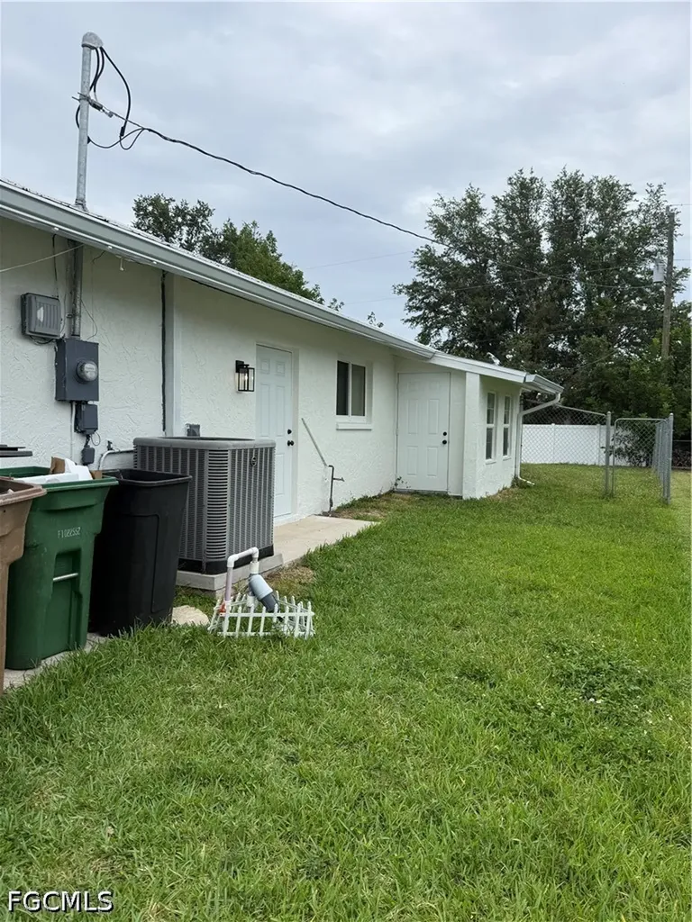 233 SW 43rd Street Cape Coral FL 33914
