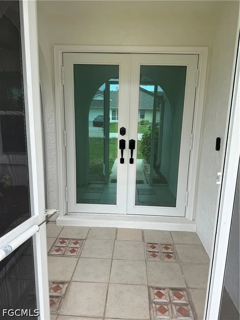 233 SW 43rd Street Cape Coral FL 33914