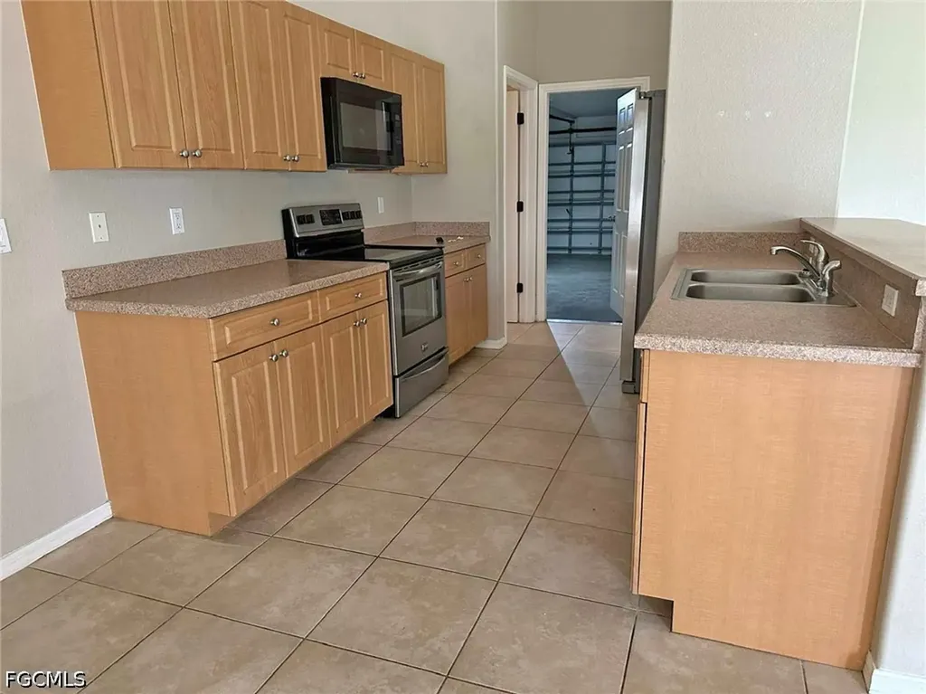 3025 SW 4th Place Cape Coral FL 33914