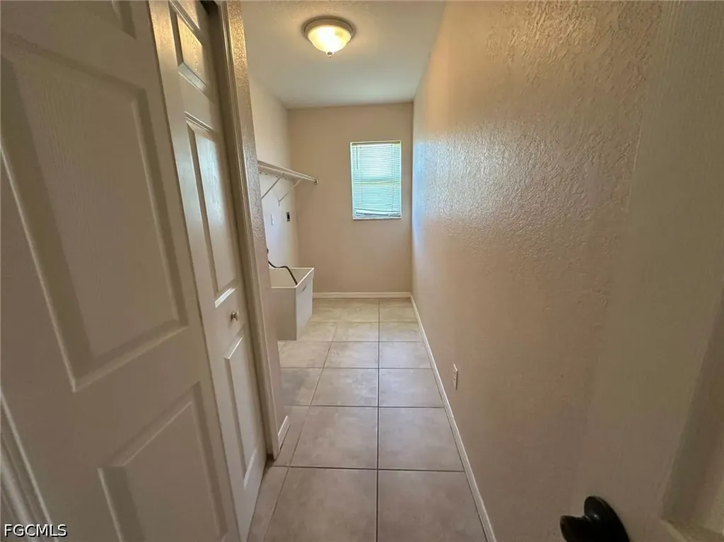 3025 SW 4th Place Cape Coral FL 33914