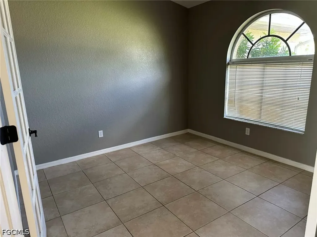 3025 SW 4th Place Cape Coral FL 33914