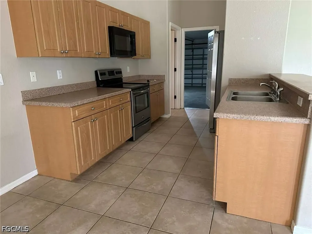 3025 SW 4th Place Cape Coral FL 33914