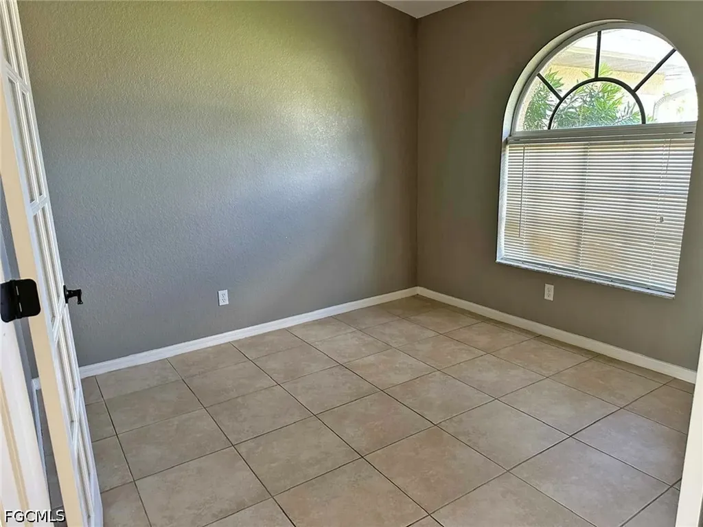 3025 SW 4th Place Cape Coral FL 33914
