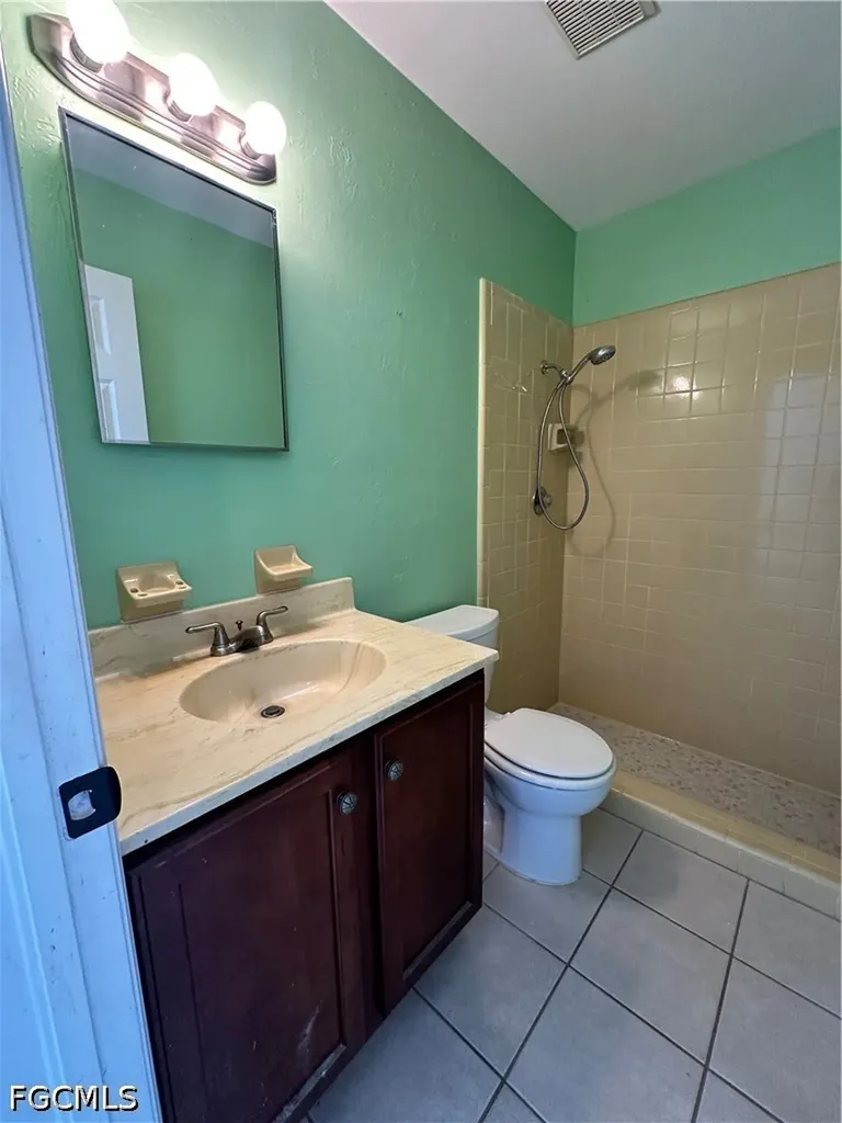 10 Tangerine Court Lehigh Acres FL 33936