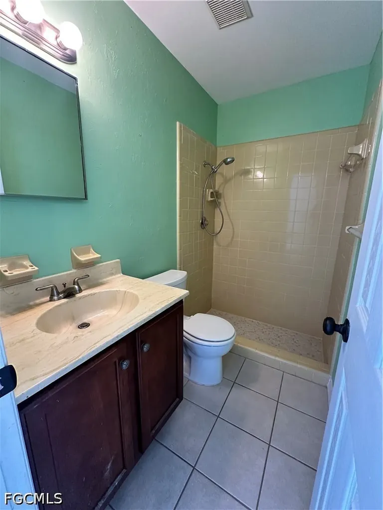 10 Tangerine Court Lehigh Acres FL 33936