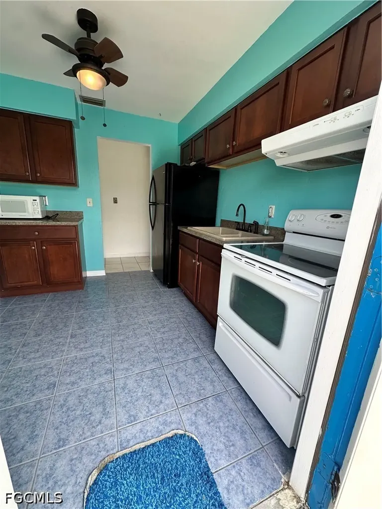 10 Tangerine Court Lehigh Acres FL 33936