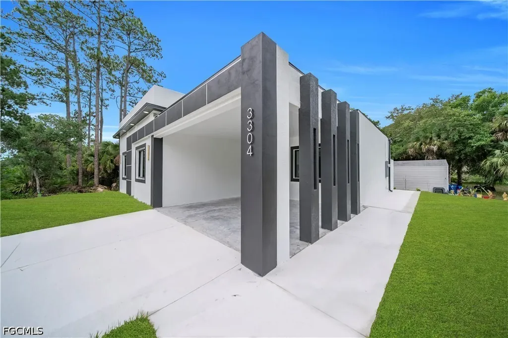 3304 E 15th Street Lehigh Acres FL 33972