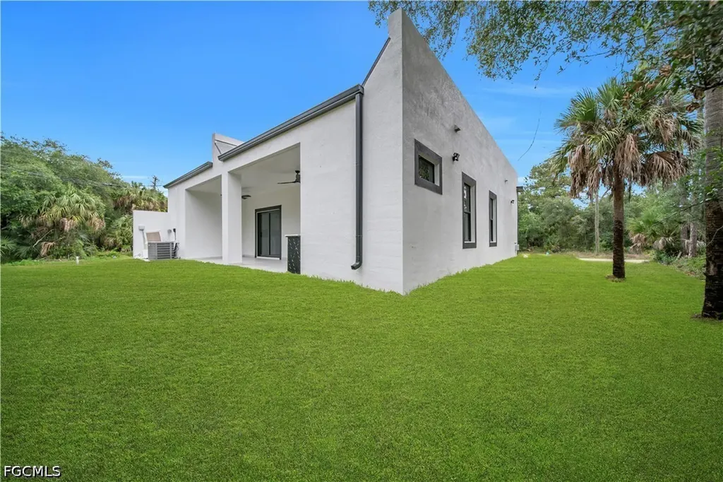 3304 E 15th Street Lehigh Acres FL 33972