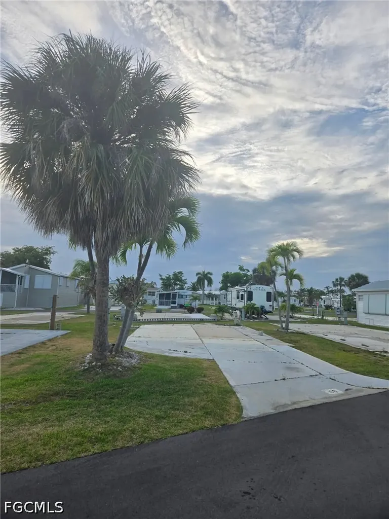 19681 Summerlin #40 Road Fort Myers FL 33908