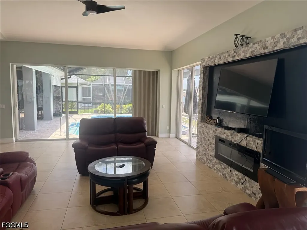 247 SE 6th Street Cape Coral FL 33990