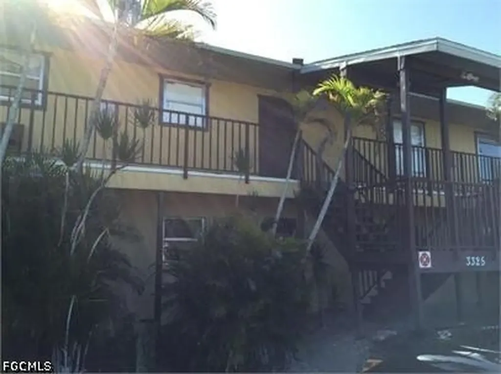3325 SE 15th Place Cape Coral FL 33904