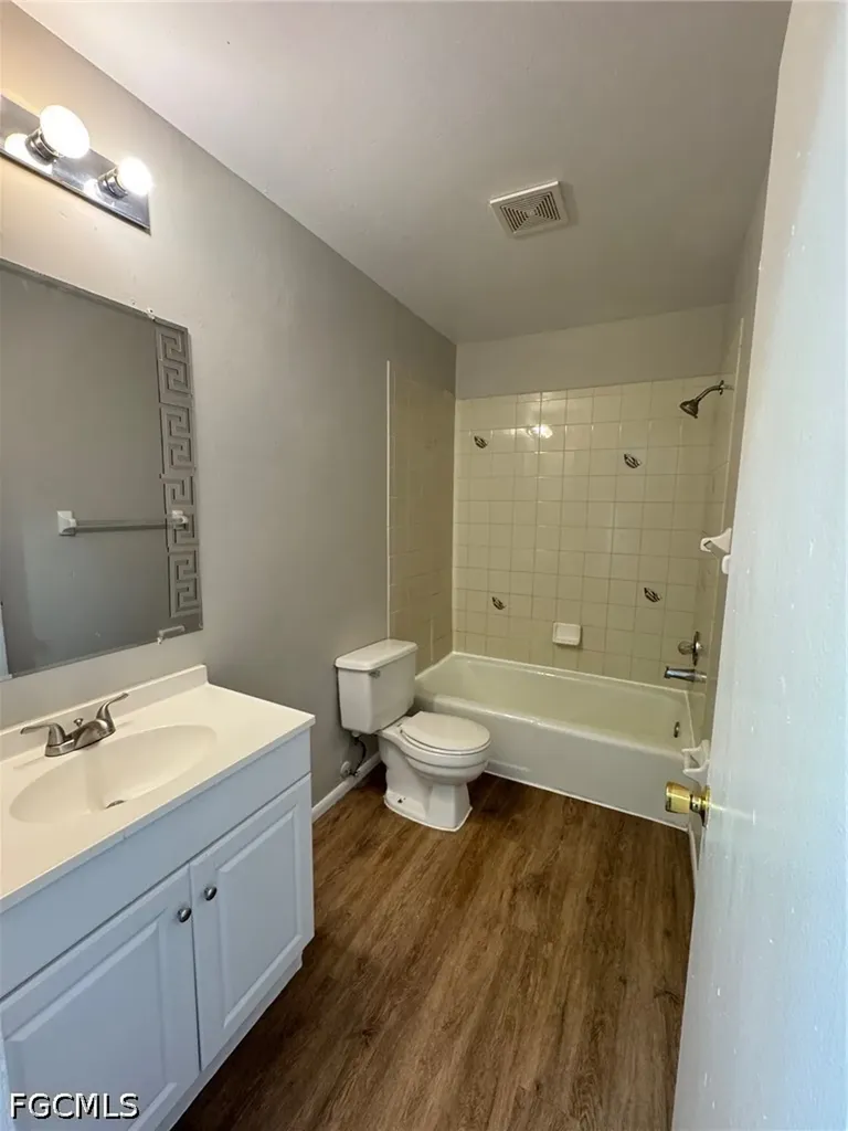 3325 SE 15th Place Cape Coral FL 33904