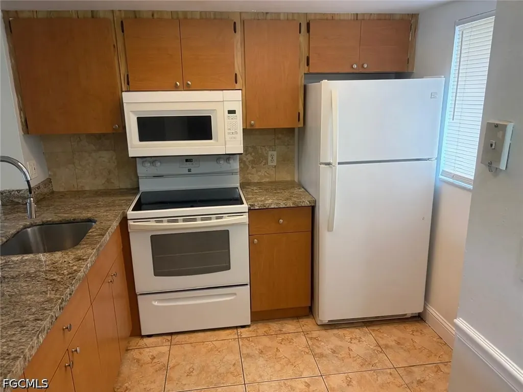 2700 Park Windsor Drive Fort Myers FL 33901