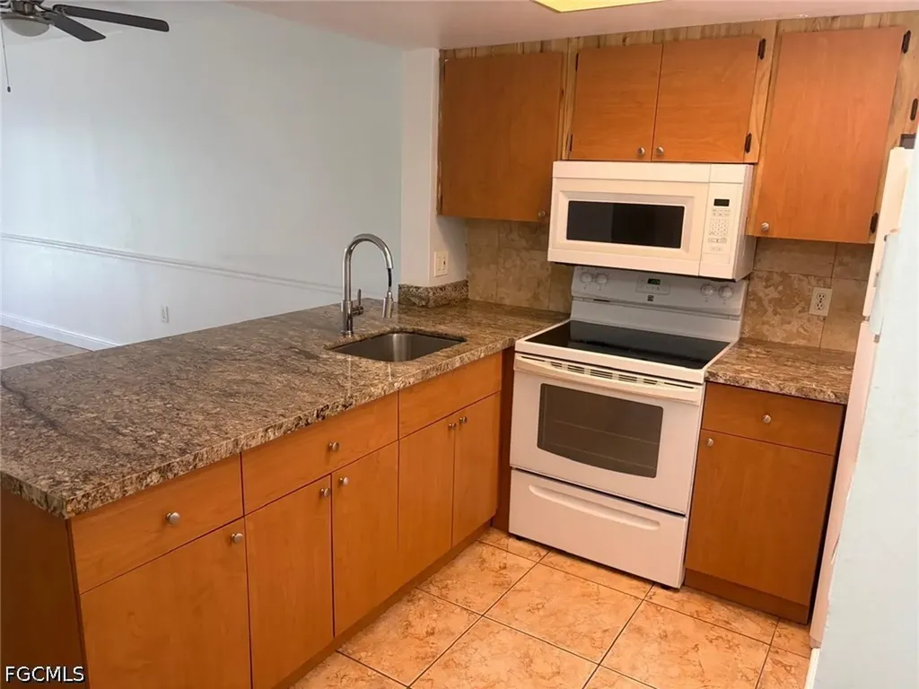 2700 Park Windsor Drive Fort Myers FL 33901