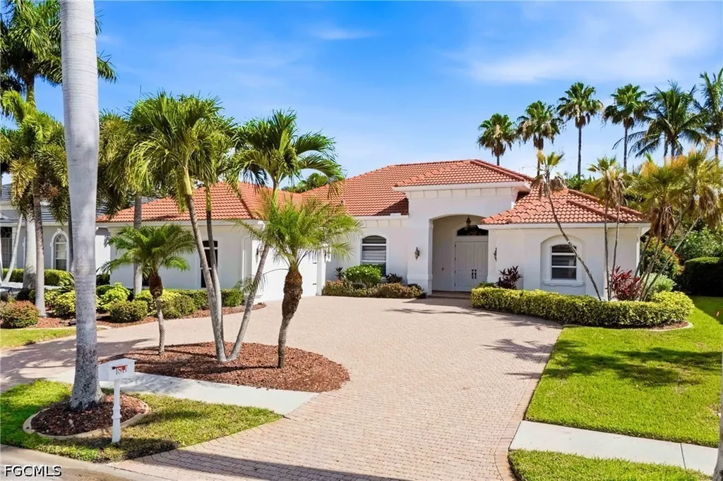 1817 Lagoon Lane Cape Coral FL 33914