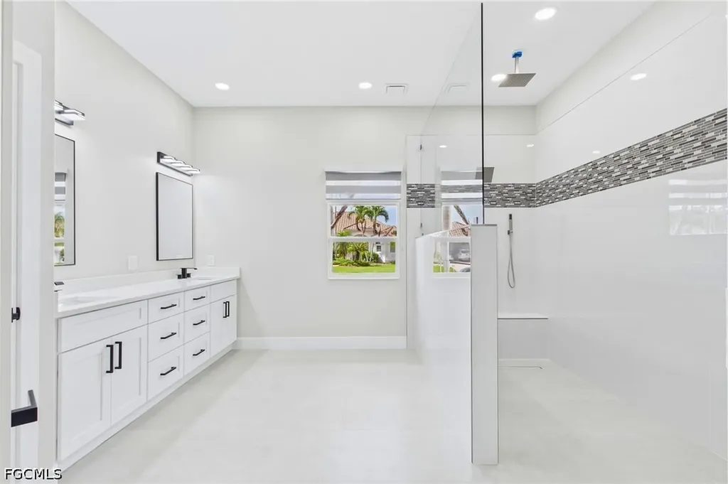 1817 Lagoon Lane Cape Coral FL 33914