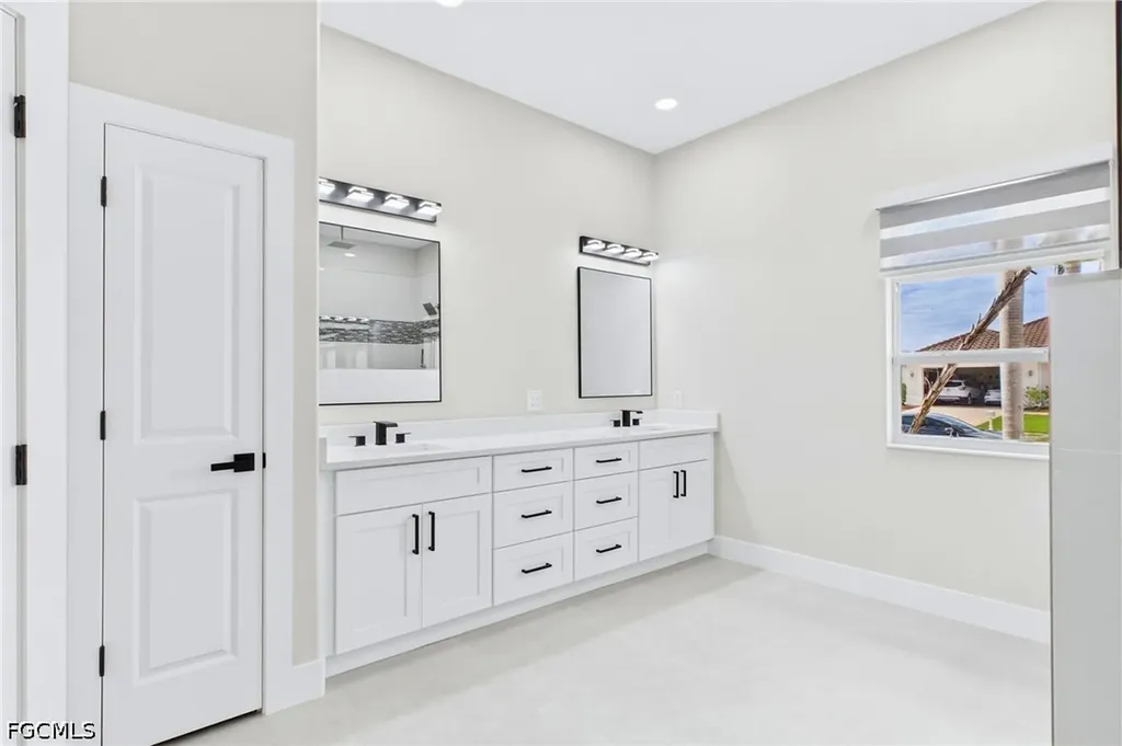 1817 Lagoon Lane Cape Coral FL 33914