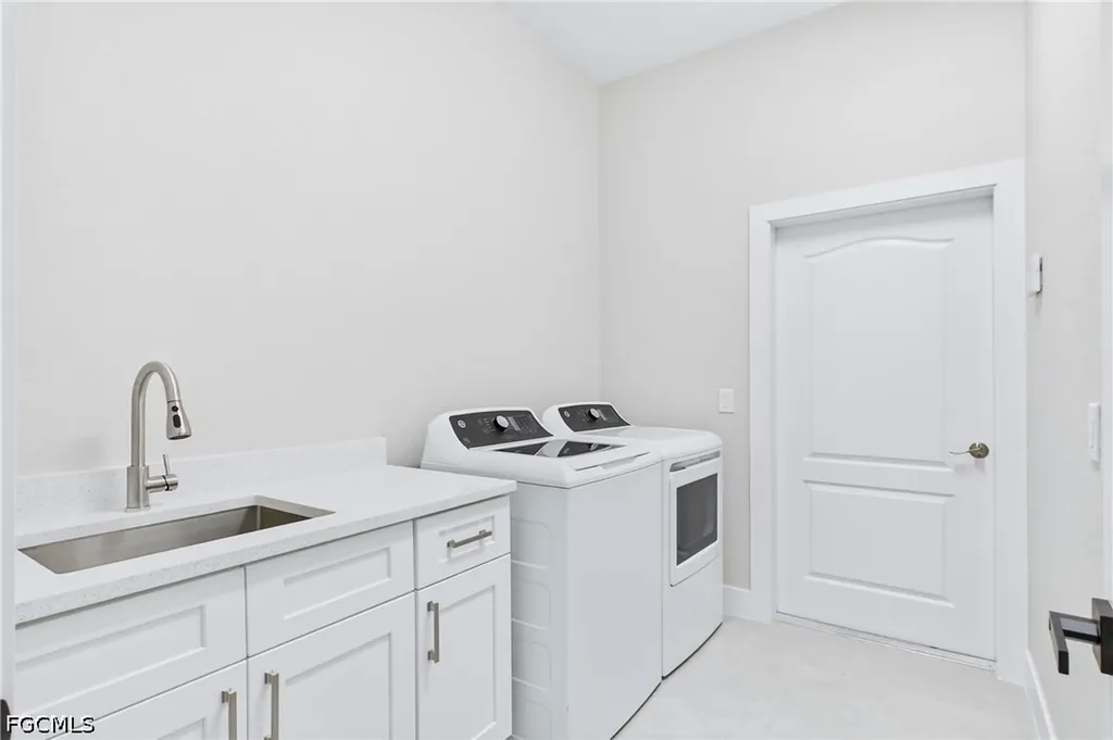 1817 Lagoon Lane Cape Coral FL 33914