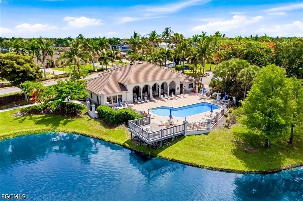 1817 Lagoon Lane Cape Coral FL 33914