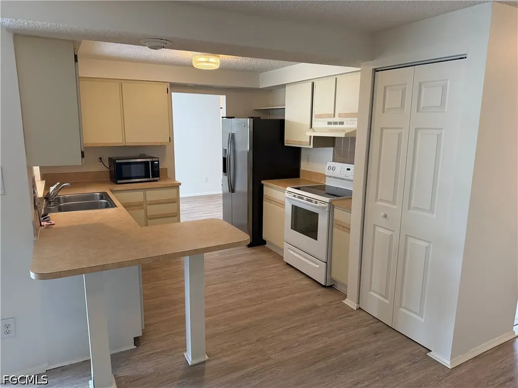 142 SE 1st Avenue Cape Coral FL 33990