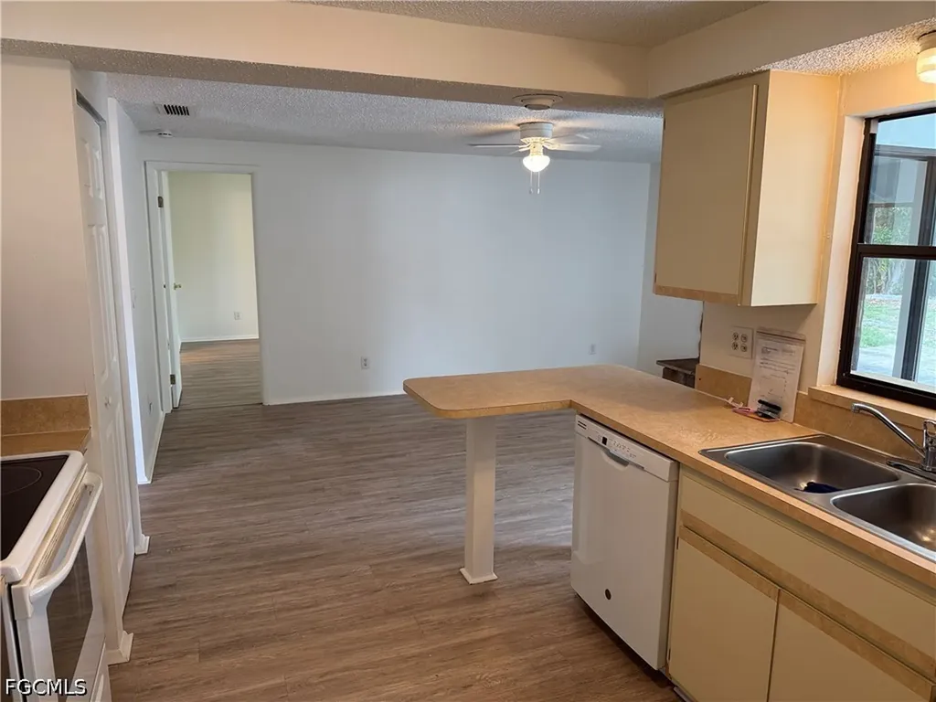 142 SE 1st Avenue Cape Coral FL 33990