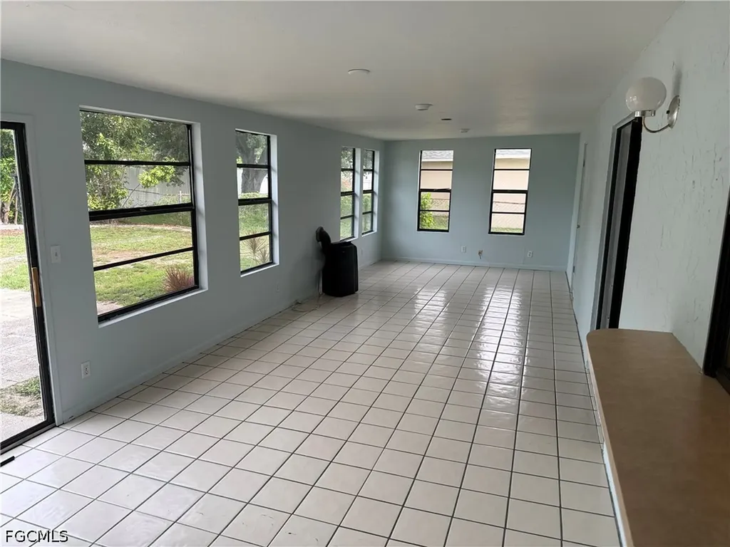 142 SE 1st Avenue Cape Coral FL 33990