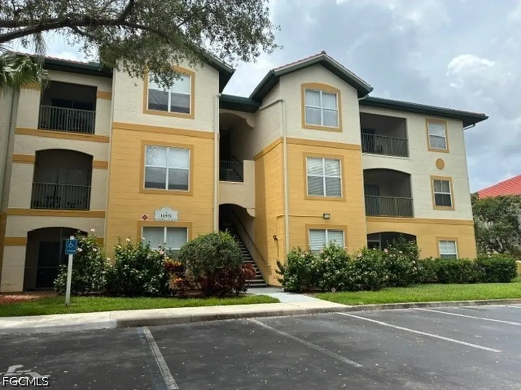11571 Villa Grand Fort Myers FL 33913