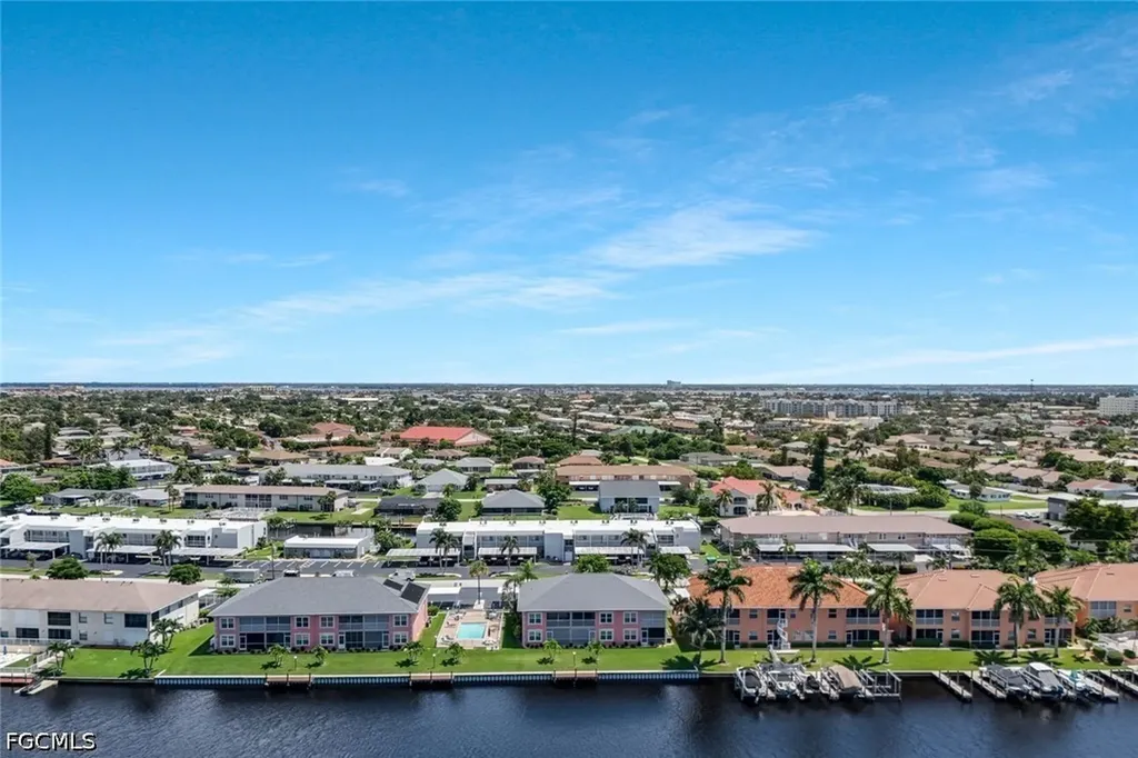 4550 SE 5th Place Cape Coral FL 33904