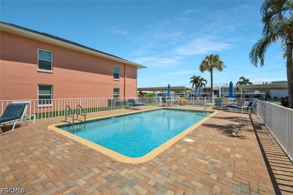 4550 SE 5th Place Cape Coral FL 33904