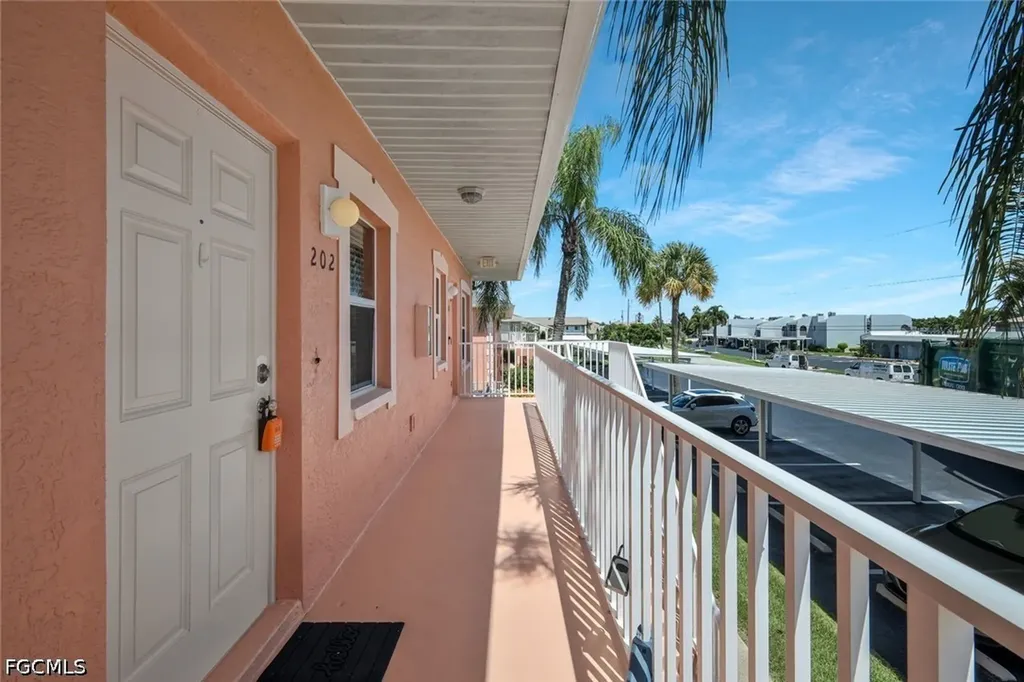 4550 SE 5th Place Cape Coral FL 33904