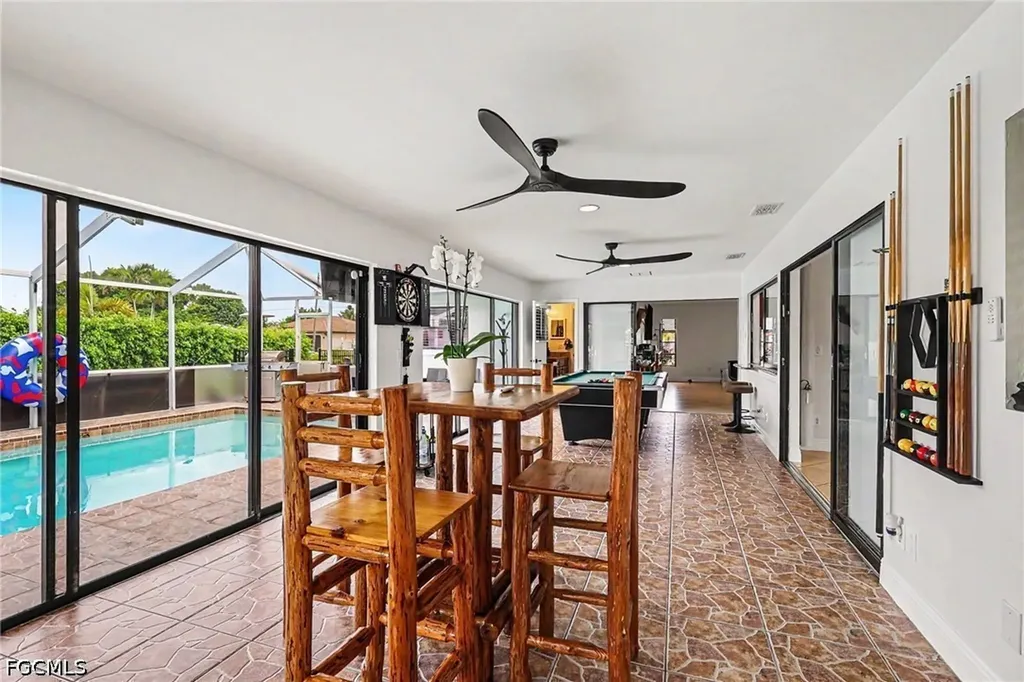 618 SE 11th Place Cape Coral FL 33990