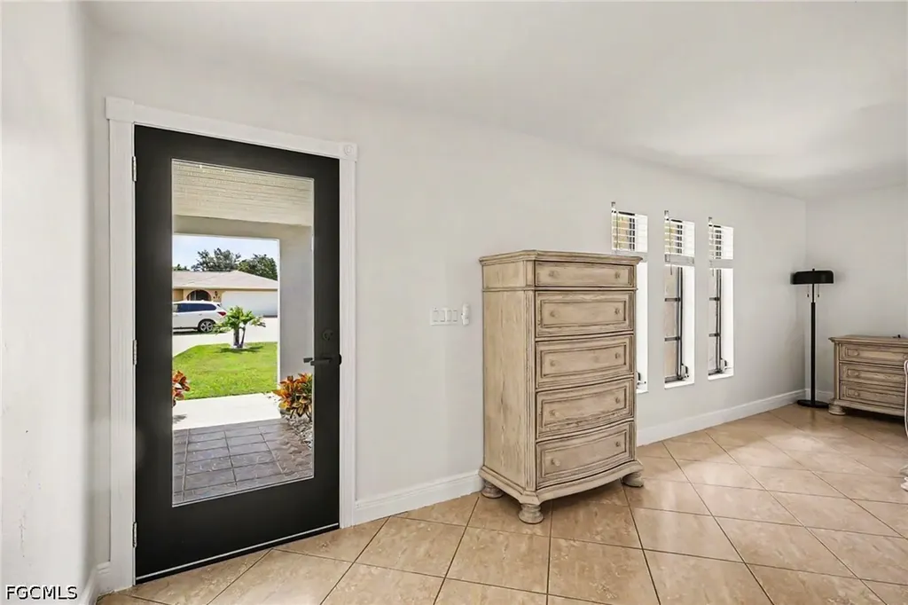 618 SE 11th Place Cape Coral FL 33990