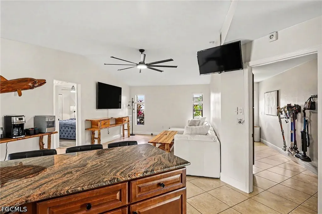 618 SE 11th Place Cape Coral FL 33990