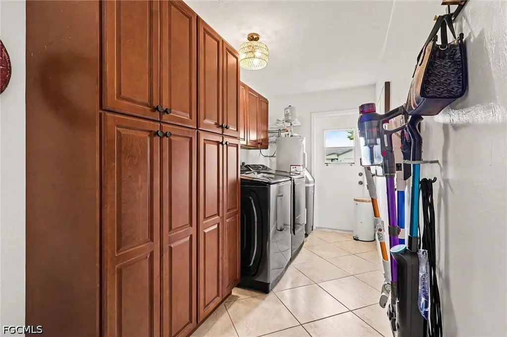 618 SE 11th Place Cape Coral FL 33990