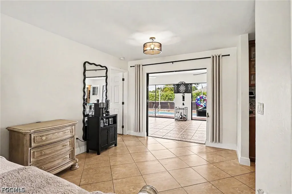 618 SE 11th Place Cape Coral FL 33990