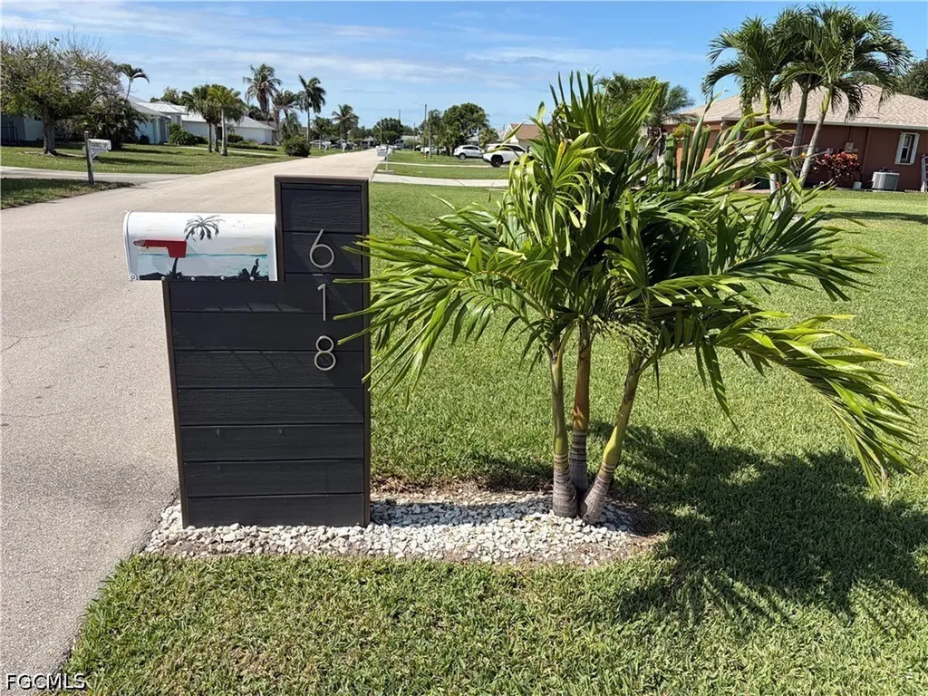 618 SE 11th Place Cape Coral FL 33990