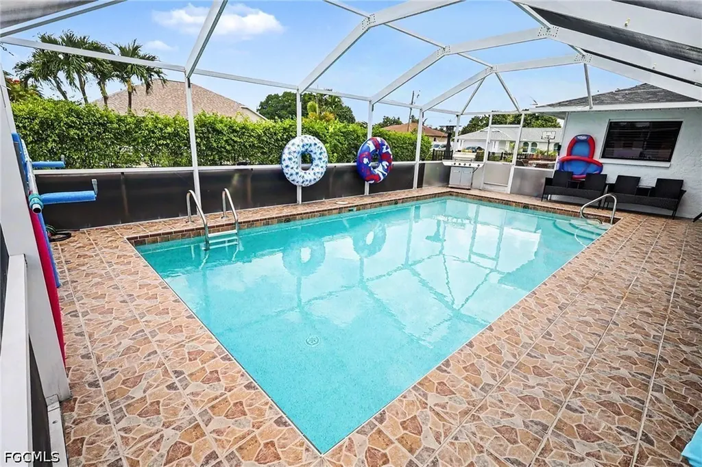 618 SE 11th Place Cape Coral FL 33990