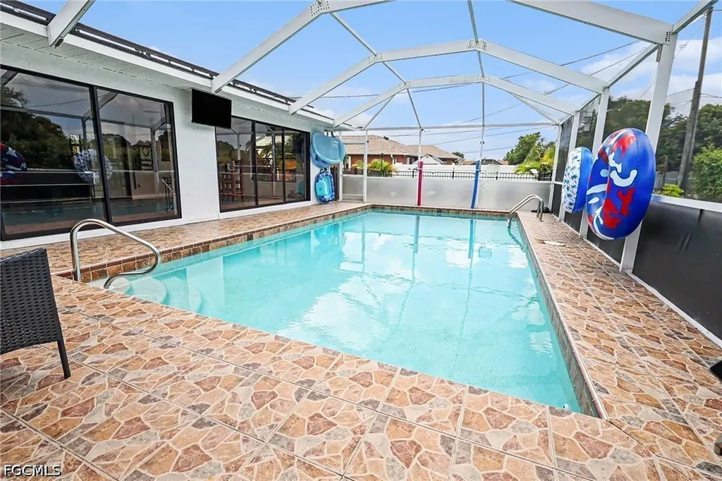 618 SE 11th Place Cape Coral FL 33990