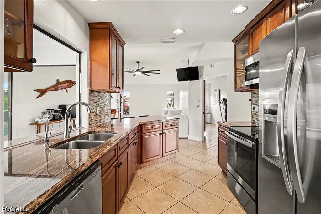 618 SE 11th Place Cape Coral FL 33990