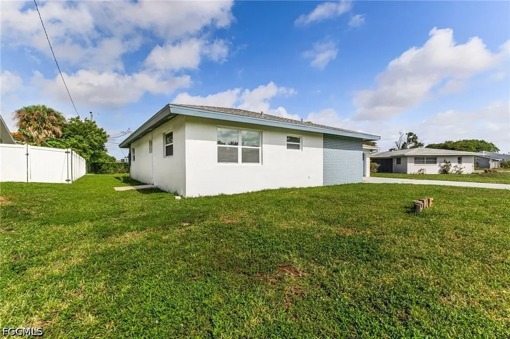 4208 SE 2nd Avenue Cape Coral FL 33904