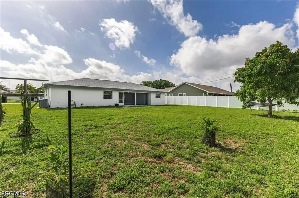 4208 SE 2nd Avenue Cape Coral FL 33904