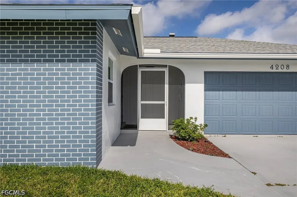 4208 SE 2nd Avenue Cape Coral FL 33904