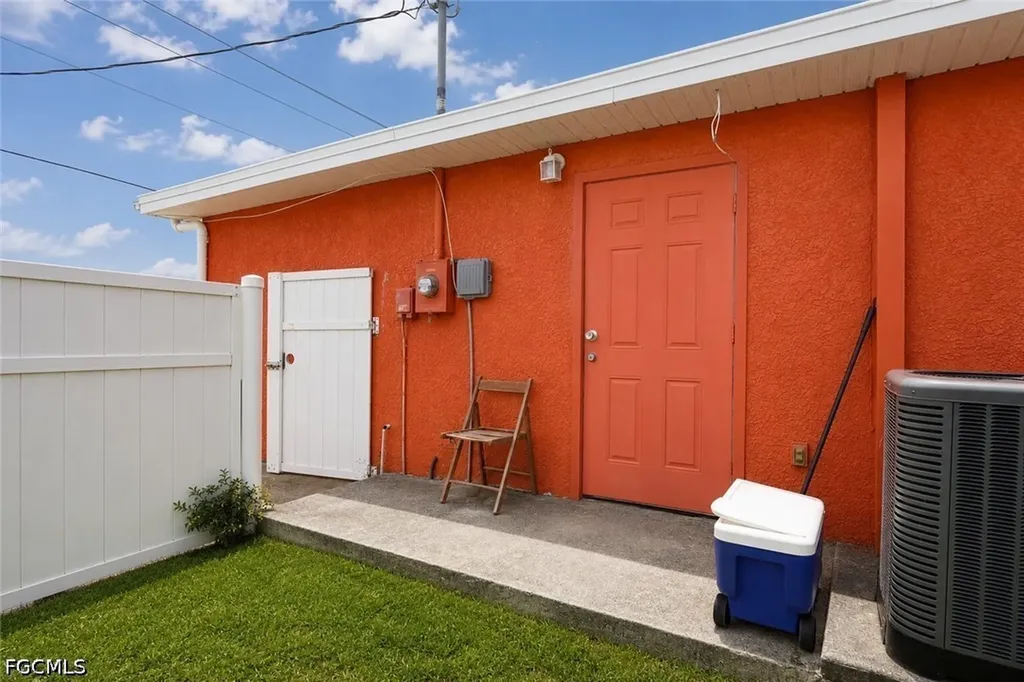 507 Diplomat Parkway E Cape Coral FL 33909