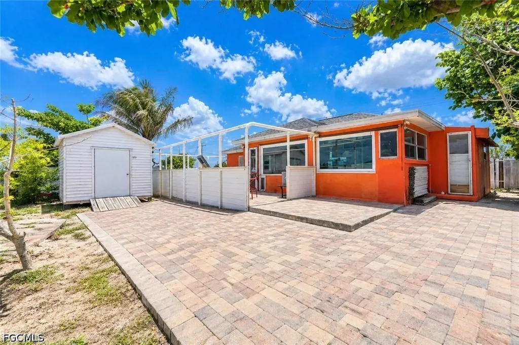 507 Diplomat Parkway E Cape Coral FL 33909