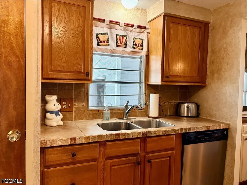 3163 Indian Village Lane North Fort Myers FL 33917