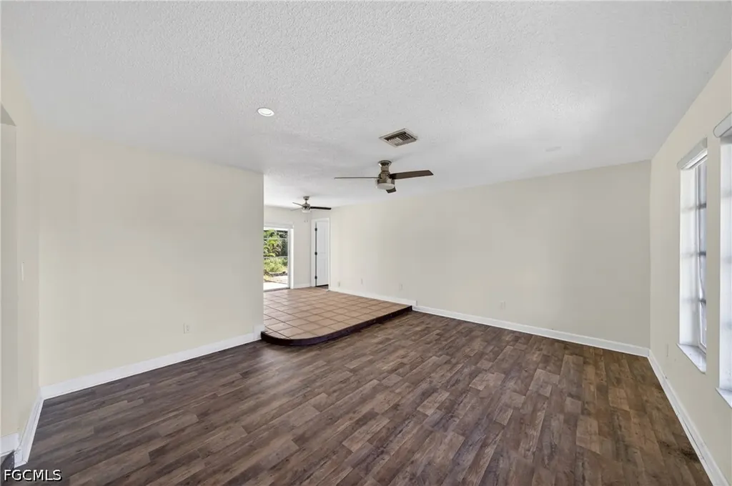 1513 SW 52nd Lane Cape Coral FL 33914